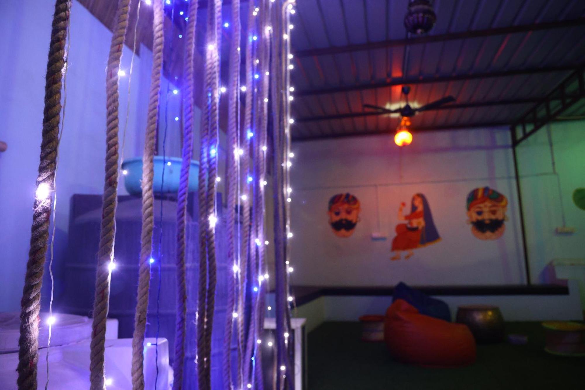 הוסטל ג'ודפור Santkripa Backpackers 400 Mtr From Railway Station מראה חיצוני תמונה